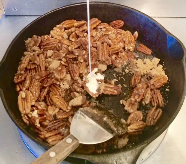 Delicious cream poured into the pecans and sugar to make candied pecans. 
