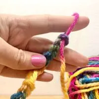 How to finger knit using 1 finger loop